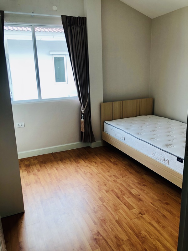 ขาย/ให้เช่า บ้านแฝด 2 ชั้น ย่านพระราม 9 38 ตรว. 3 ห้องนอน เช่า 18,000 บ/ด ขาย 6 ล.