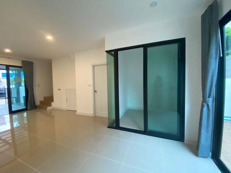 ให้เช่าทาวน์โฮม 3 ชั้น ย่านบางกะปิ พื้นที่ 20 ตรว. 3 ห้องนอน เช่า 37,500 บ/ด