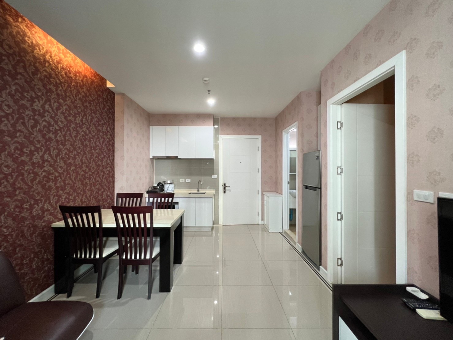 ขาย/ให้เช่า ทีซี กรีน พระราม 9 พื้นที่ 41 ตร.ม. 1 ห้องนอน เช่า 16,000 บ/ด ขาย 3.4 ล้าน