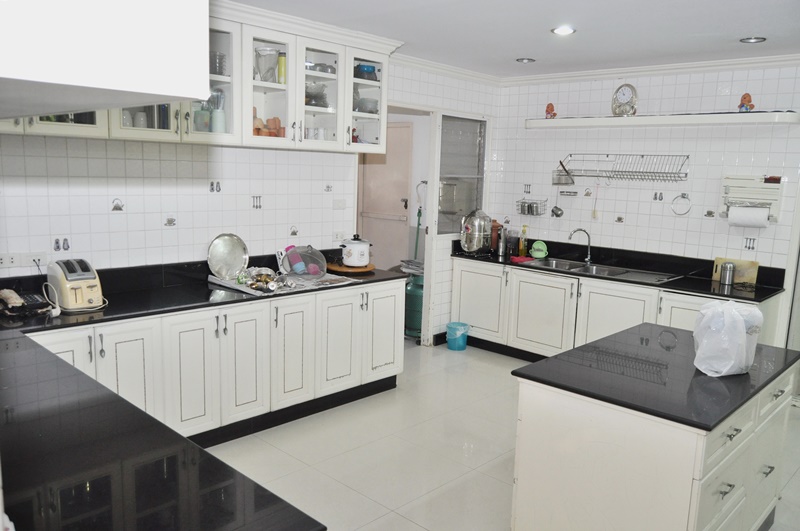 ให้เช่าคอนโด โอเรียลเต็ล ทาวเวอร์ พื้นที่ 350 ตร.ม. 4 ห้องนอน เช่า 90,000 บ/ด