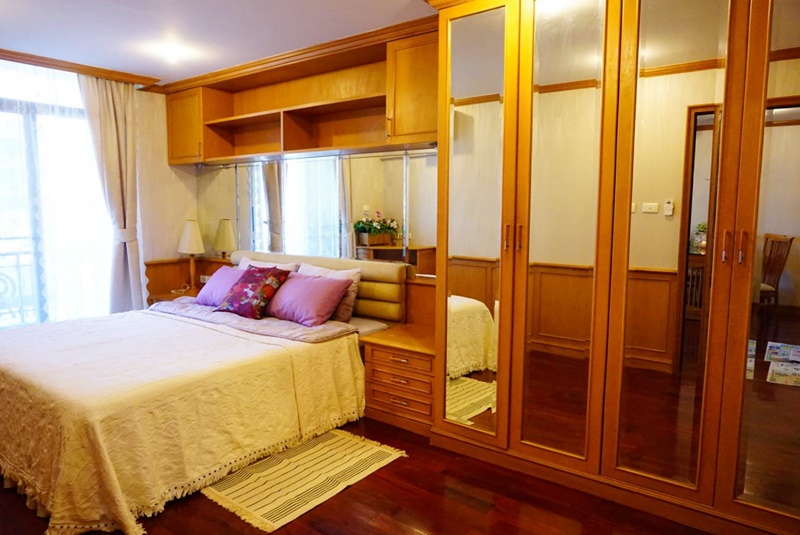 คอนโด พิพัฒน์ เพลส 1 นอน พื้นที่ 52ตรม./ ค่าเช่า 20,000 บาท /เดือน