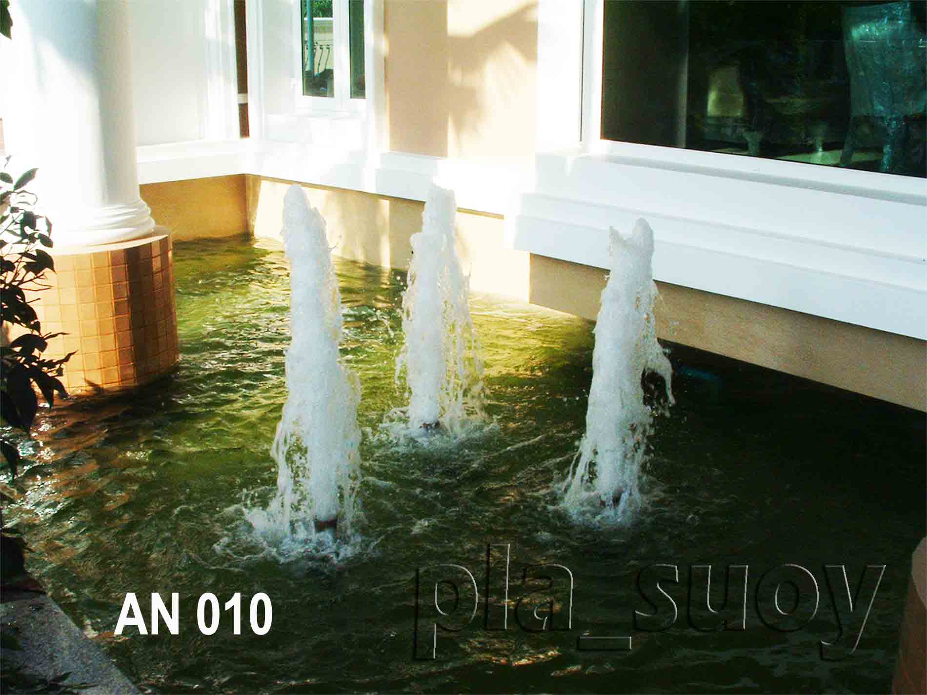 น้ำพุในบ่อเลี้ยงปลาคาร์ฟ บ้านคุณอรุณี