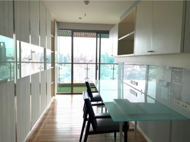 ให้เช่าคอนโด เดอะ เลค พื้นที่ 183 ตร.ม. 2 ห้องนอน เช่า 100,000 บ/ด