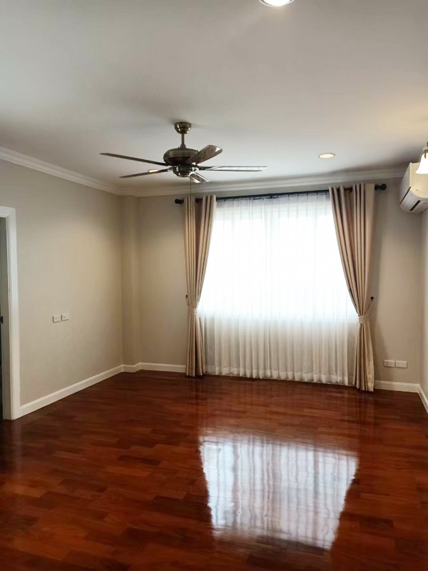 ให้เช่าบ้านเดี่ยว 3 ชั้น ย่านบางนา พื้นที่ 340 ตรม. 4 ห้องนอน เช่า 120,000 บ/ด