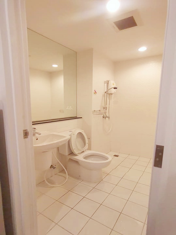 ให้เช่าคอนโด เดอะ ทรี อินเตอร์เชนจ์ พื้นที่ 36 ตร.ม. 1 ห้องนอน เช่า 12,000 บ/ด