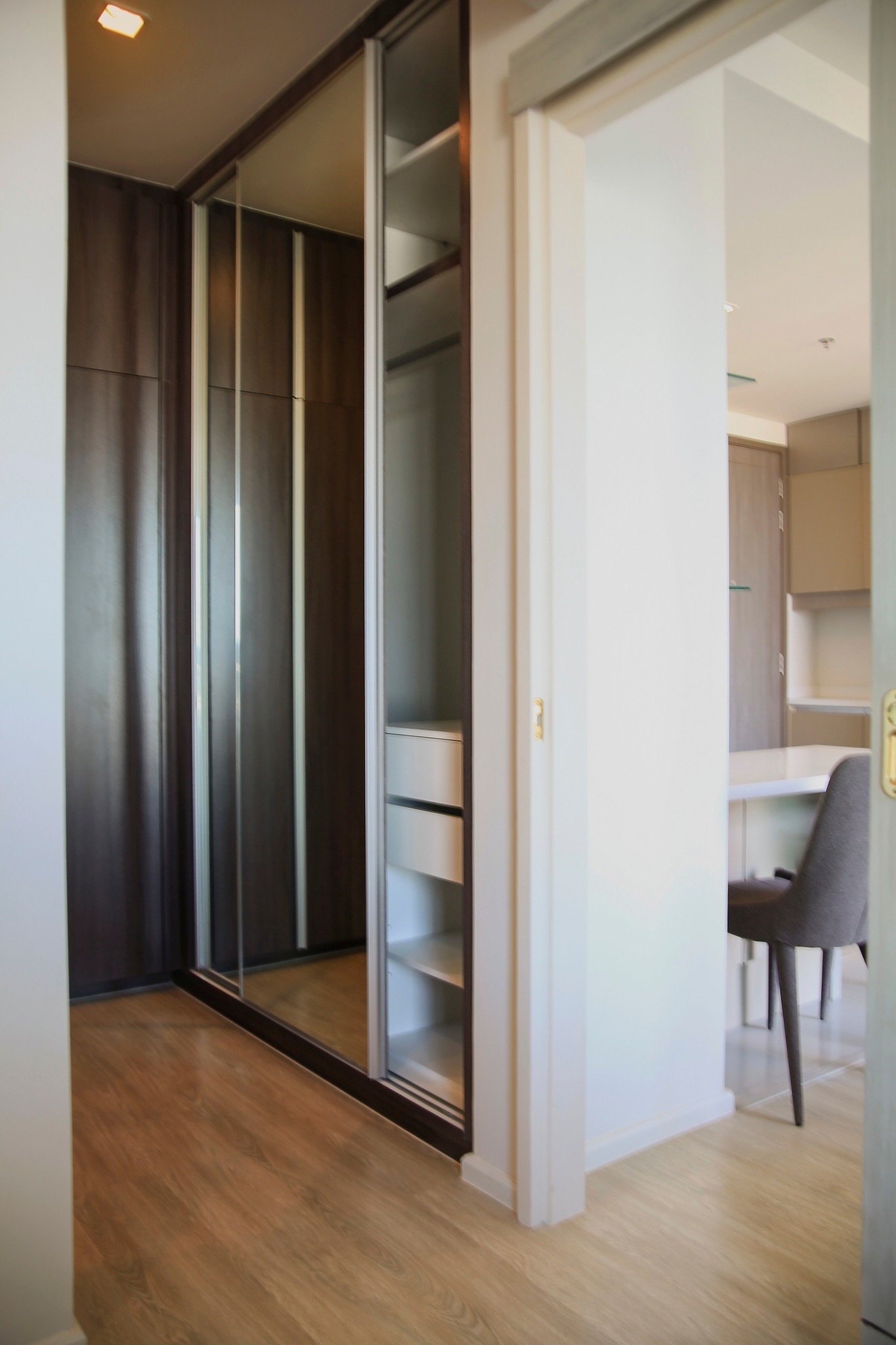 ให้เช่าคอนโด ควินน์ รัชดา 17 พื้นที่ 45 ตร.ม. 1 ห้องนอน เช่า 22000 บ/ด