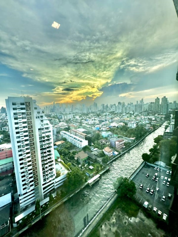 ให้เช่าคอนโด เดอะ เบส เพชรบุรี-ทองหล่อ พื้นที่ 33 ตร.ม. 1 ห้องนอน เช่า 19,000 บ/ด