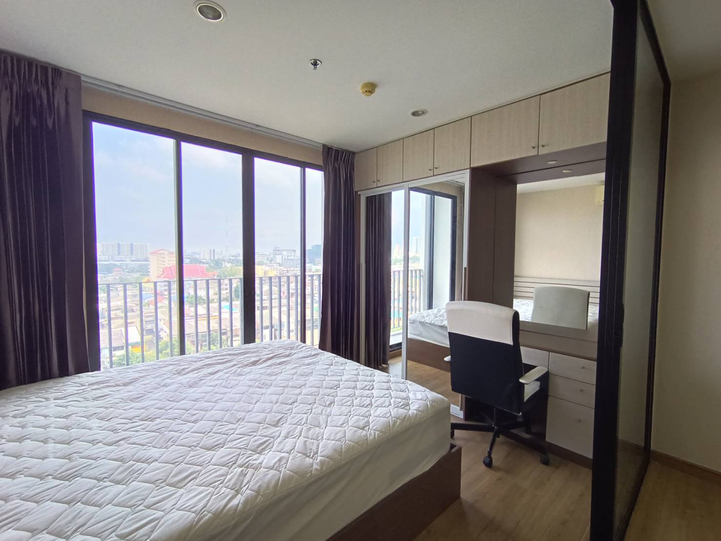 ให้เช่าคอนโด เดอะ ทรี อินเตอร์เชนจ์ พื้นที่ 36 ตร.ม. 1 ห้องนอน เช่า 13,000 บ/ด