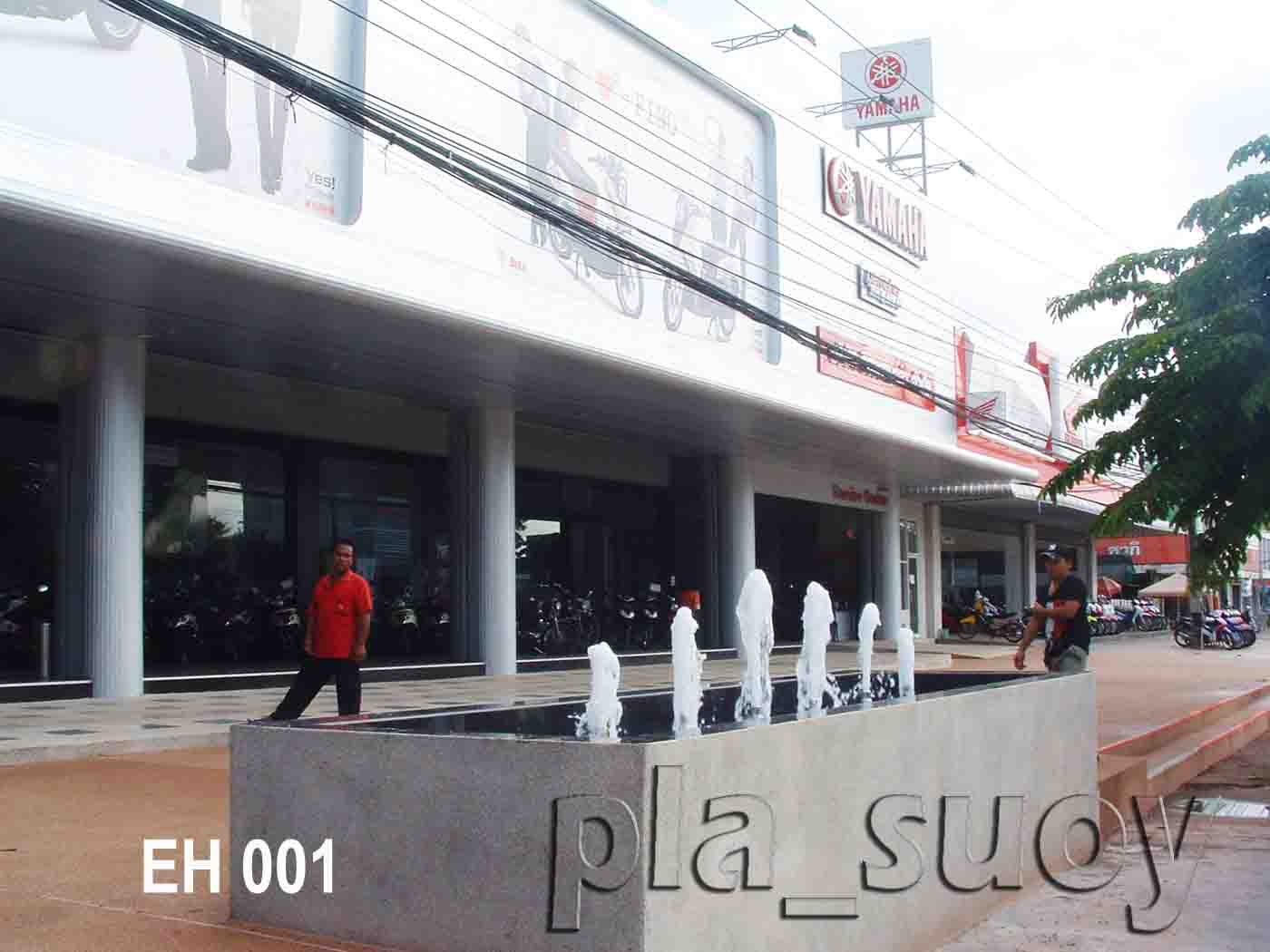 น้ำพุประดับด้านหน้า โชว์รูม รถมอเตอร์ไซค์ อีฮง