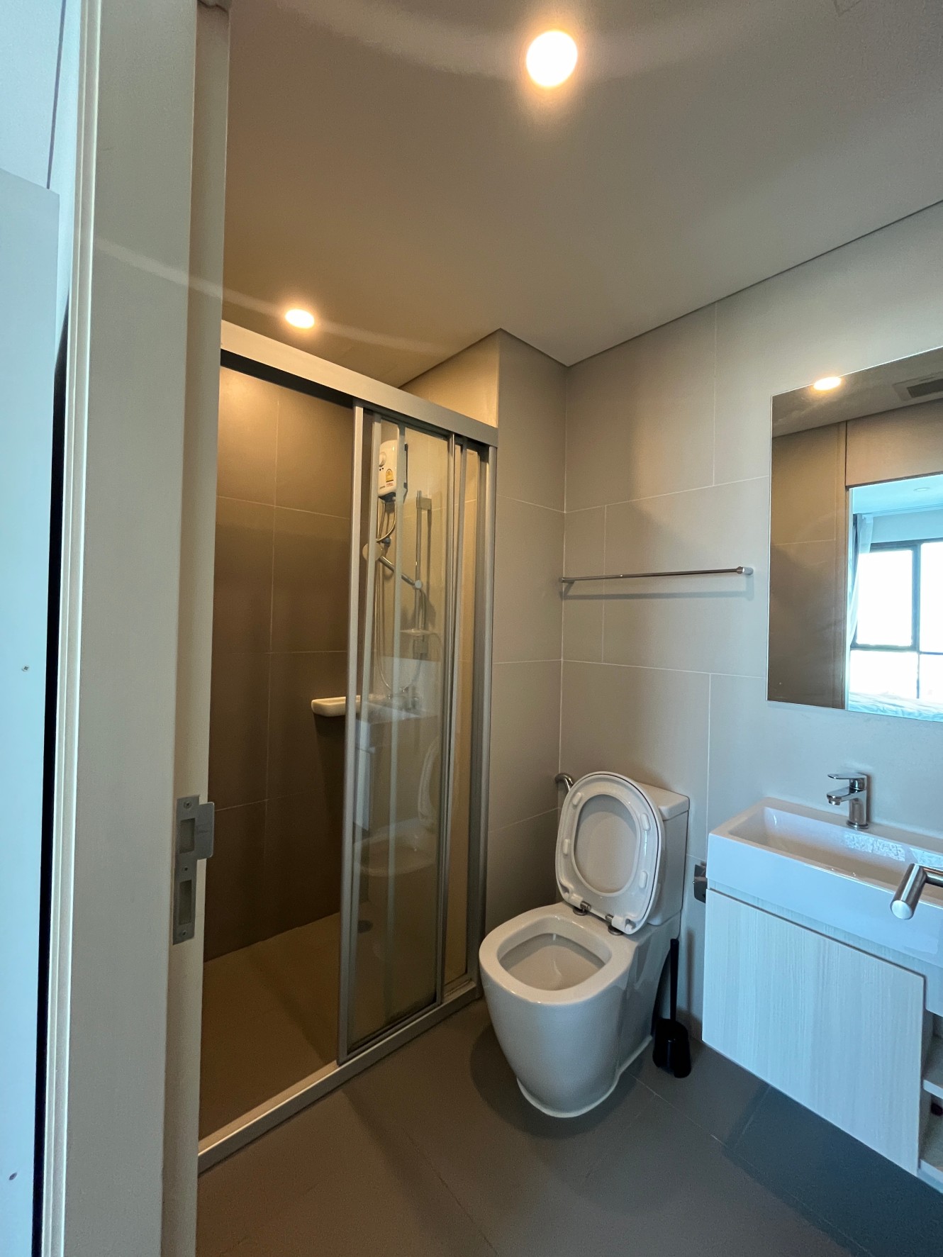 ให้เช่าคอนโด ลุมพินี พาร์ค พหล 32 พื้นที่ 30 ตร.ม. 1 ห้องนอน มีประตูกั้นห้อง