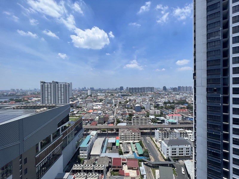 ขาย/ให้เช่า เดอะ ทรี อินเตอร์เชนจ์ 23 ตร.ม. ห้องคูเปอร์ เช่า 7,600 บ/ด ขาย 1.85 ล้าน