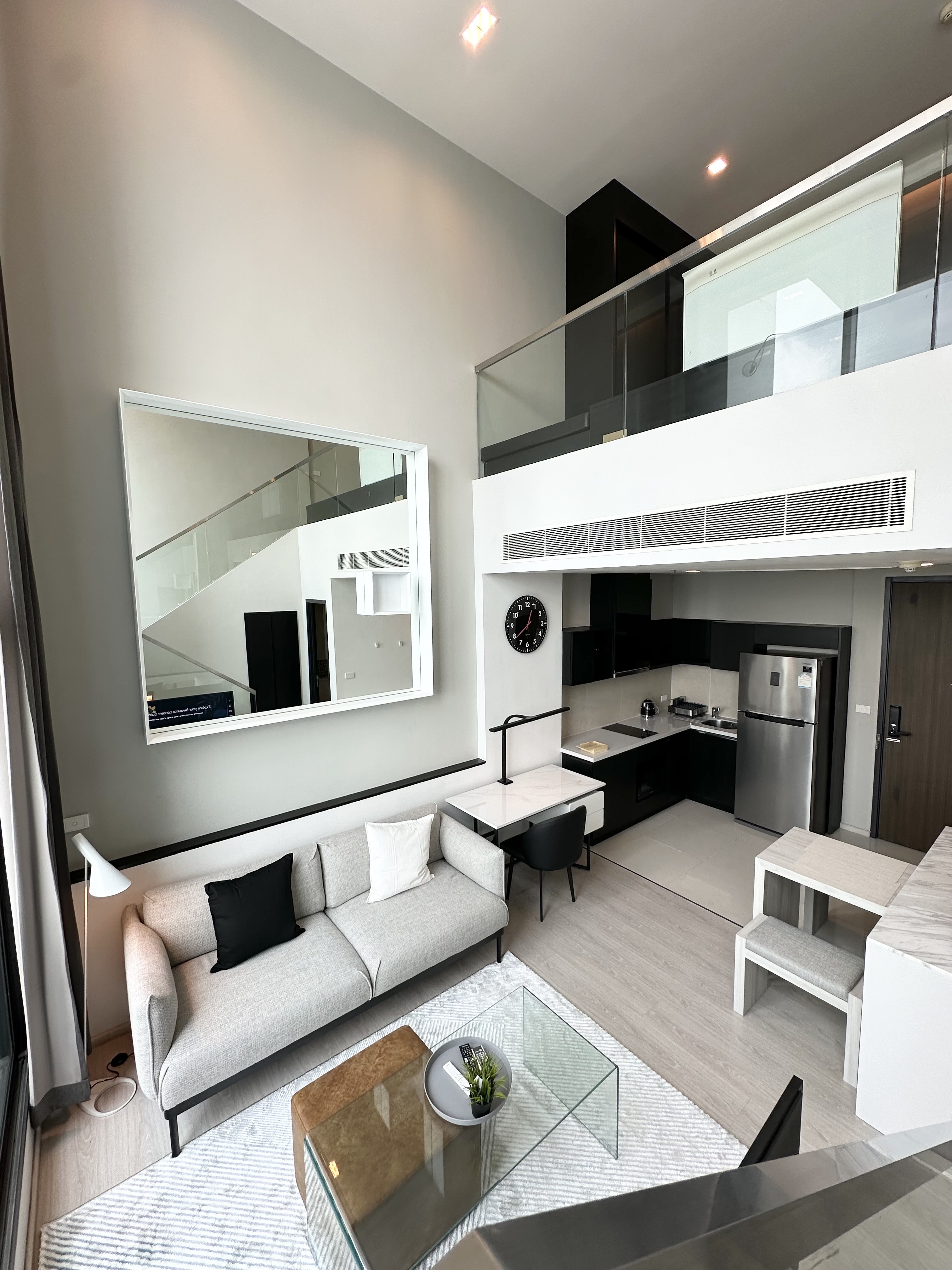 ให้เช่าคอนโด ริทึ่ม สุขุมวิท 44/1 พื้นที่ 62 ตร.ม. 1 ห้องนอน (ดูเพล็กซ์) เช่า 36,000 บ/ด