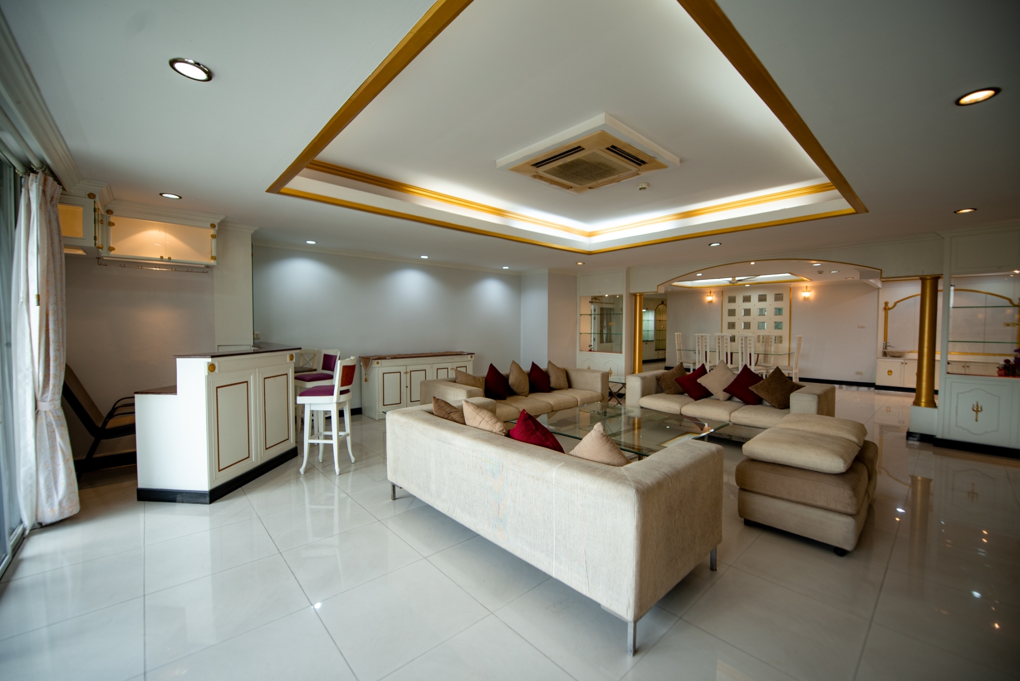 Pet friendly 3 BED 3 bath + 1 spare room plus maid room and maid bathroom plus 4 balconies and 2 car parks .. 350 SQ METER Ready to Move in.