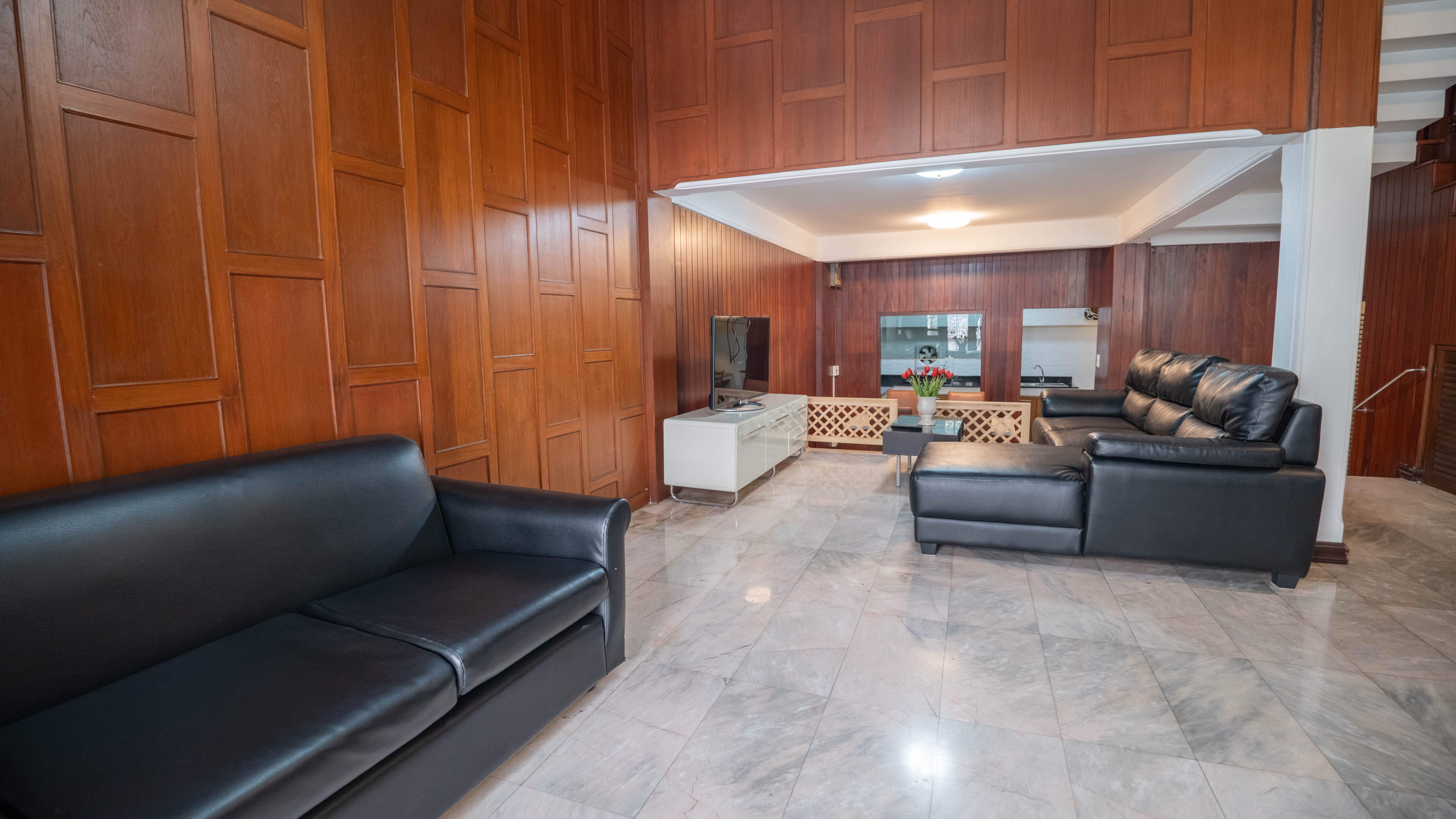 ให้เช่าทาวน์เฮ้าส์ 4 ชั้น ย่านเอกมัย 26 พื้นที่ 24 ตรว. 5 ห้องนอน เช่า 50,000 บ/ด