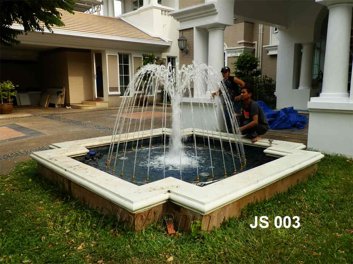 น้ำพุฮวงจุ้ย หน้าบ้านคุณ โจเซฟ ม.ลัดดาวัลย์