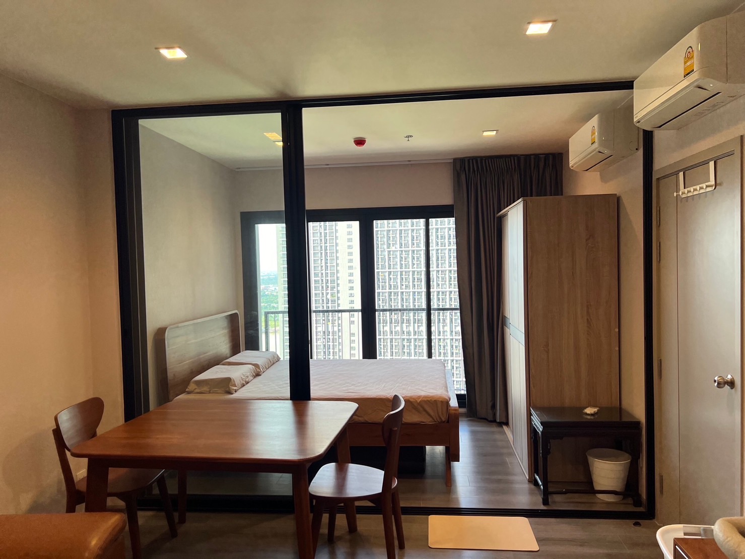 ให้เช่า คอนโด เดอะ โพลิแทน รีฟ พื้นที่ 30 ตรม. 1 ห้องนอน เช่า 1O,000 บาท/เดือน