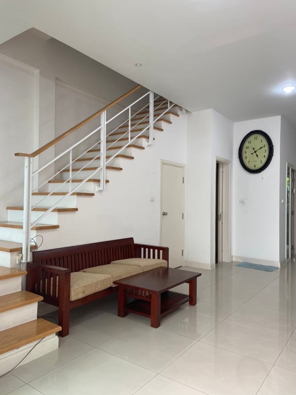 ขายทาวน์เฮ้าส์ 3 ชั้น ย่านลาดพร้าว พื้นที่ 167 ตรม. 3 ห้องนอน ขาย 7.4 ล้านบาท