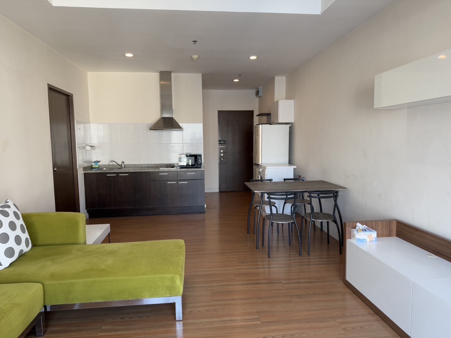 ให้เช่า เดอะ เทรนดี้ สุขุมวิท13 ขนาด 74 ตร.ม 1 ห้องนอน ราคา 27,000 บาท/เดือน