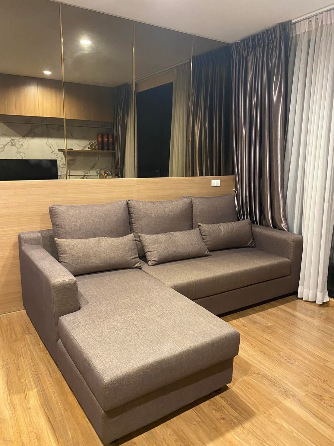 ให้เช่าคอนโด เดอะ ทรี อินเตอร์เชนจ์ พื้นที่ 58 ตร.ม. 2 ห้องนอน 2 ห้องน้ำ เช่า 20,500 บ/ด