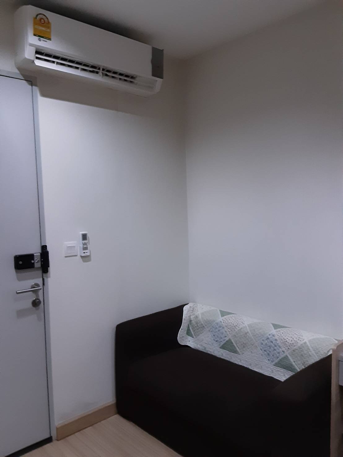 ให้เช่าคอนโด ไอดีโอ โมบิ พญาไท 21 ตรม. 1 ห้องนอน เช่า 15,000 /เดือน