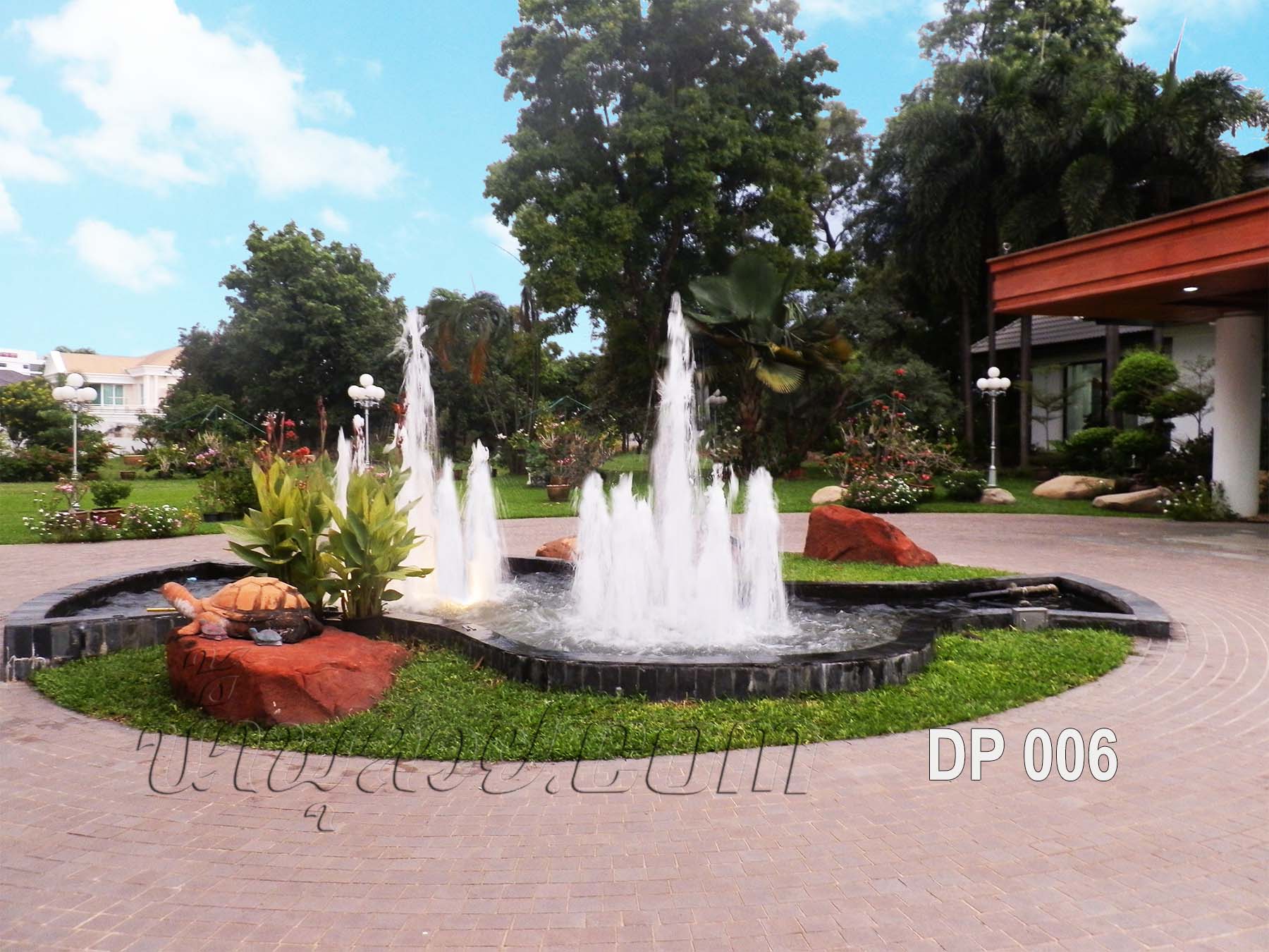 บ่อน้ำพุ ฟรีฟอร์ม หน้าบ้าน ดร.พิชนี ที่บ้านเมืองเอก