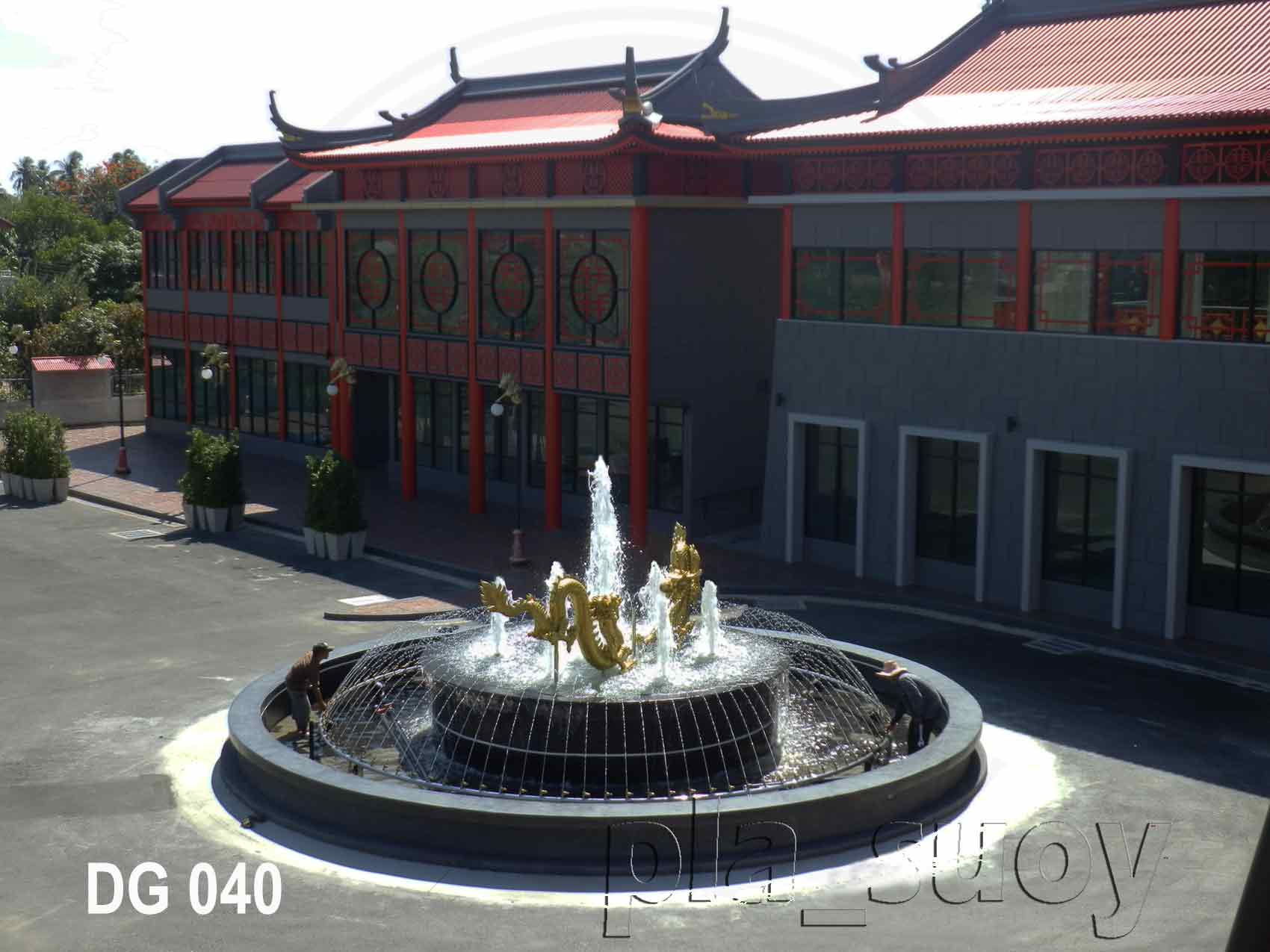 น้ำพุ ประติมากรรม มังกรทอง ในโครงการ Dragon Mall ที่ เพชรเกษม 48