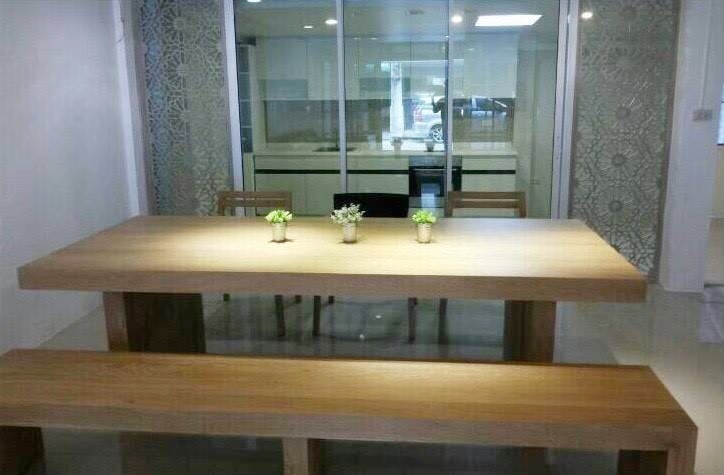 ให้เช่าทาวน์เฮ้าส์ 5 ชั้น ย่านสุขุมวิท พื้นที่ 27 ตรว. 4 ห้องนอน เช่า 65,000 บ/ด