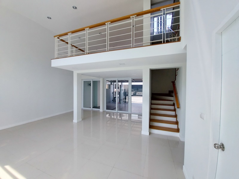 ขายทาวน์โฮม 3.5 ชั้น ย่านลาดพร้าว พื้นที่ 33.30 ตรว. 3 ห้องนอน ขาย 13.7 ล.