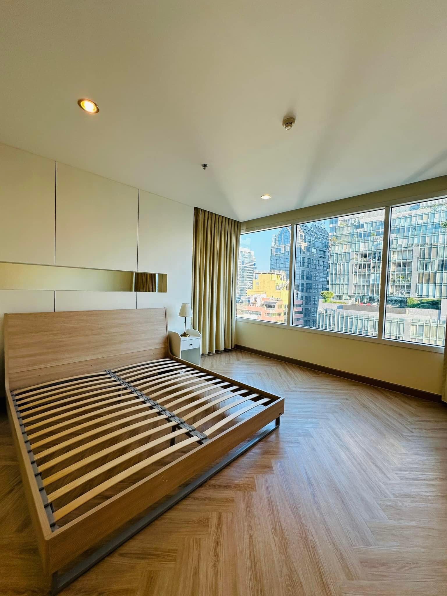 ให้เช่า เดอะ รอยัล ศาลาแดง พื้นที่ 162 ตรม. 3 ห้องนอน เช่า 85,000 บาท/เดือน