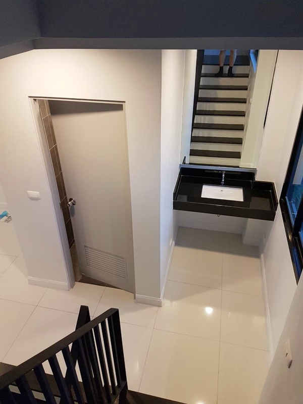 ขาย/ให้เช่าอาคารพาณิชย์ 3.5 ชั้น ย่านบางนา เช่า 35,000 บ/ด ขาย 8.5 ล้านบาท