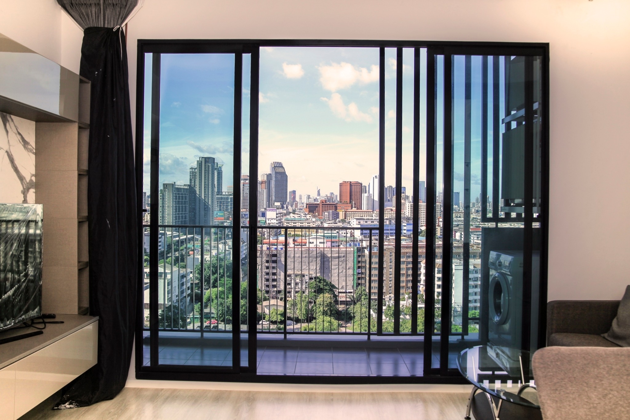 ให้เช่าคอนโด ควินน์ รัชดา 17 พื้นที่ 45 ตร.ม. 1 ห้องนอน เช่า 22000 บ/ด