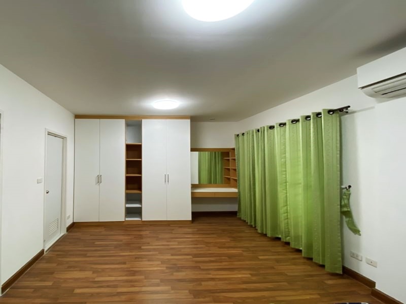 ให้เช่าทาวน์เฮ้าส์ 2 ชั้น ย่านพัฒนาการ 38 พื้นที่ 21 ตรว. 3 ห้องนอน เช่า 25,000 บ/ด