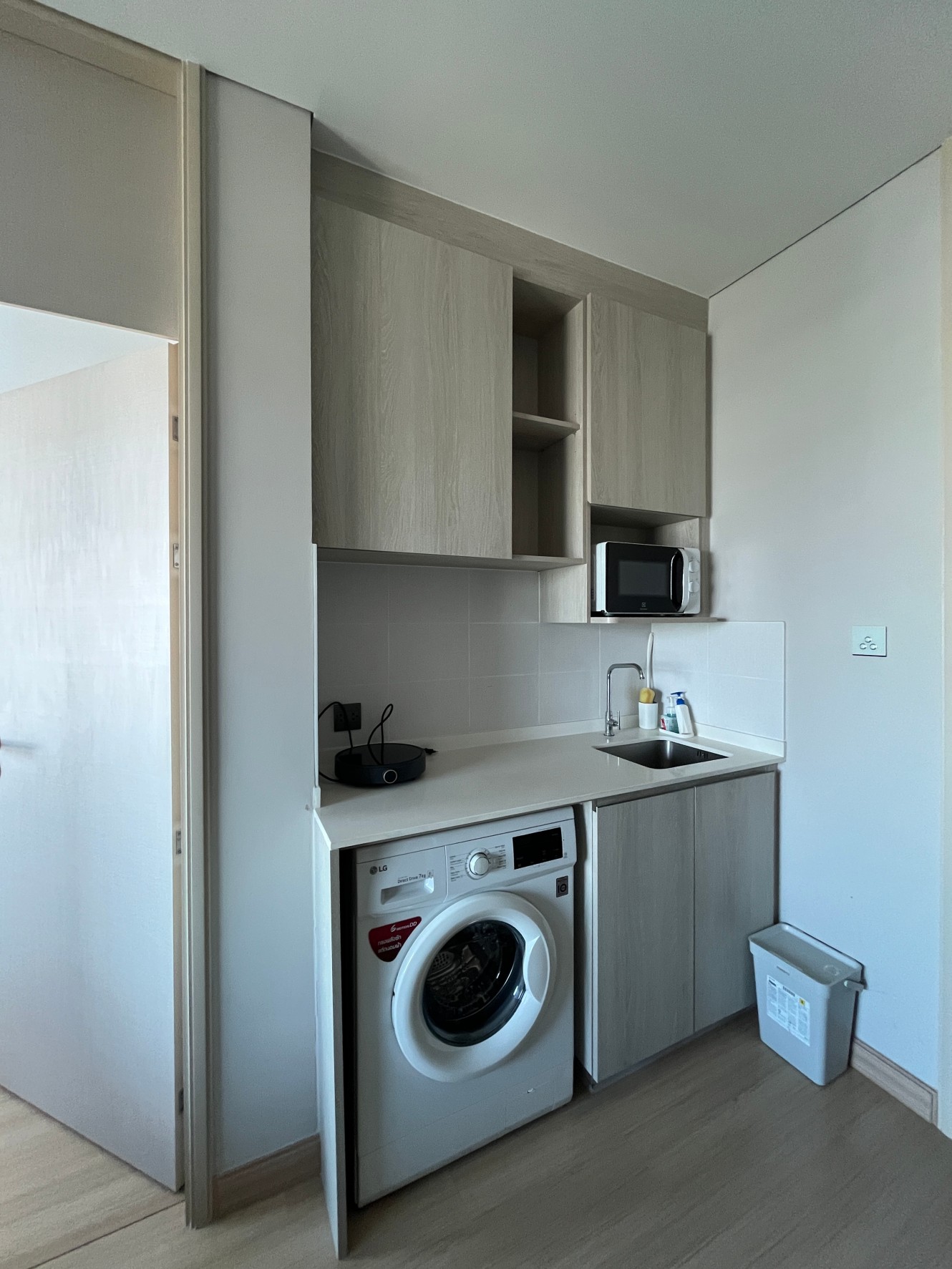 ให้เช่าคอนโด ลุมพินี พาร์ค พหล 32 พื้นที่ 30 ตร.ม. 1 ห้องนอน มีประตูกั้นห้อง