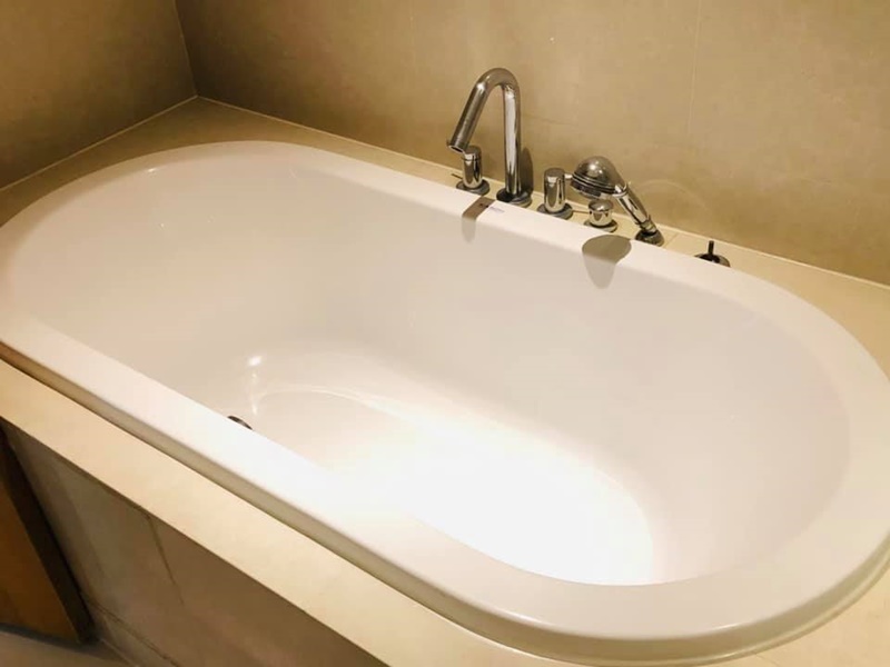 ให้เช่าคอนโด ดิ เอ็มโพริโอ เพลส พื้นที่ 83 ตร.ม. 1 ห้องนอน เช่า 55,000 บ/ด