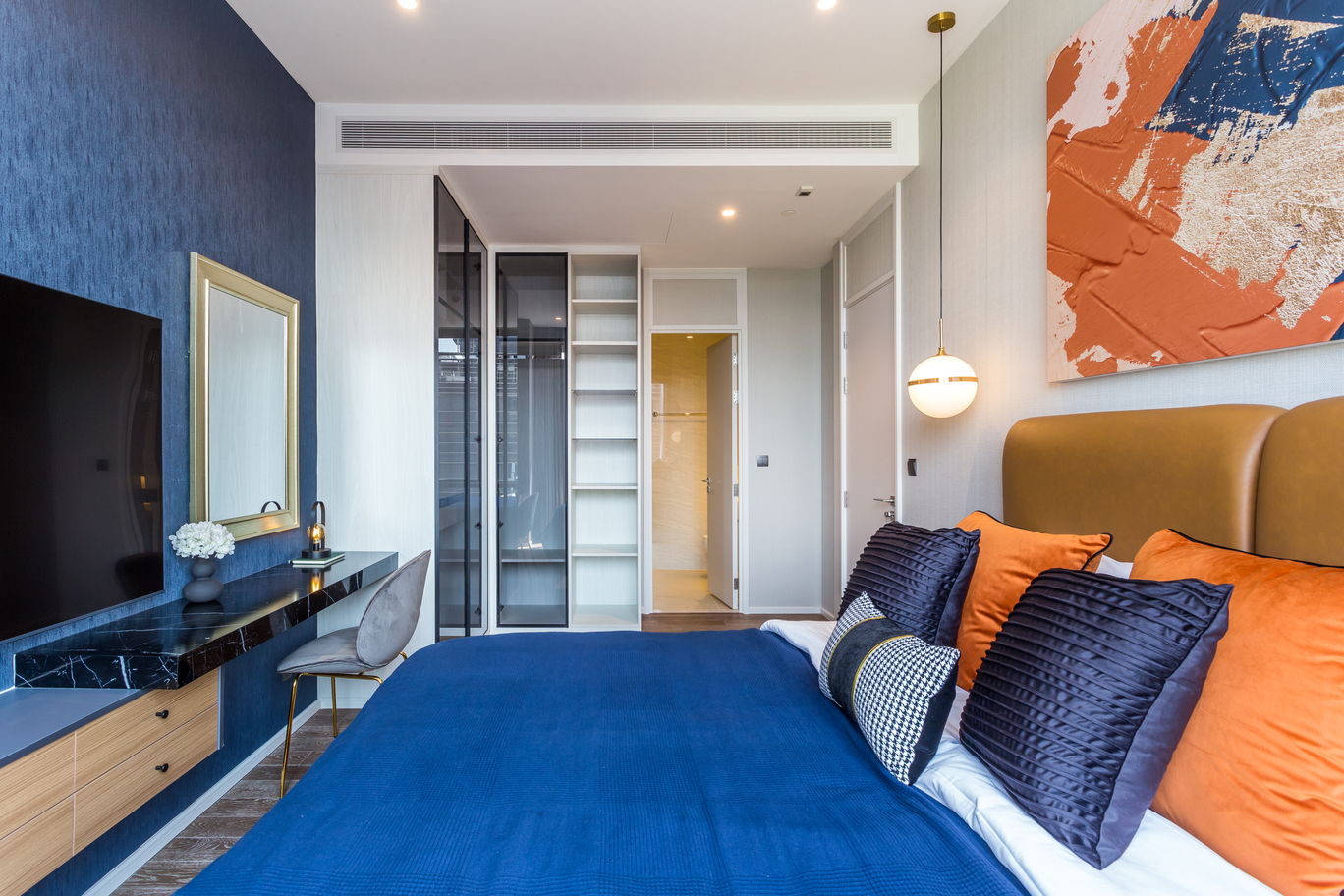 ขาย/ให้เช่า มิวนีค หลังสวน 54 ตรม. 1 ห้องนอน เช่า 65,000 บ/ด ขาย 21.9 ลบ.