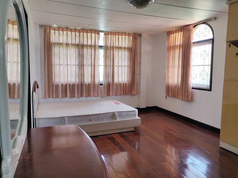 ให้เช่าบ้านเดี่ยว 2 ชั้น ย่านรัชดา พื้นที่ 60 ตรว. 3 ห้องนอน เช่า 60,000 บ/ด