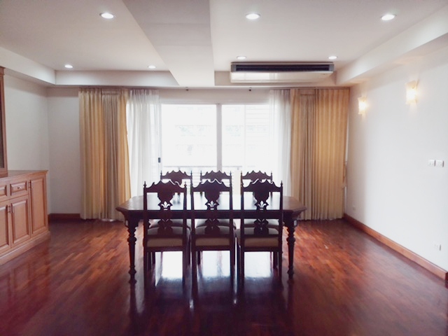 ให้เช่าคอนโด นาการะ แมนชั่น พื้นที่ 200 ตร.ม. 3 ห้องนอน เช่า 56,000 บ/ด