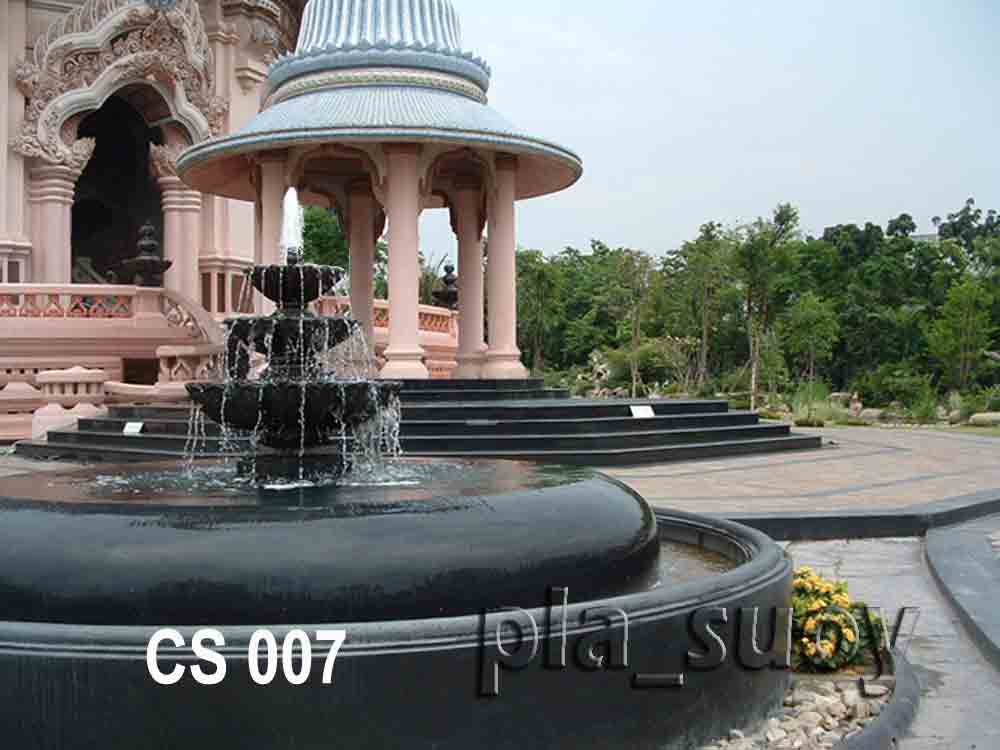 พานน้ำพุ ประดับด้านหน้าช้าง 3 เศียร