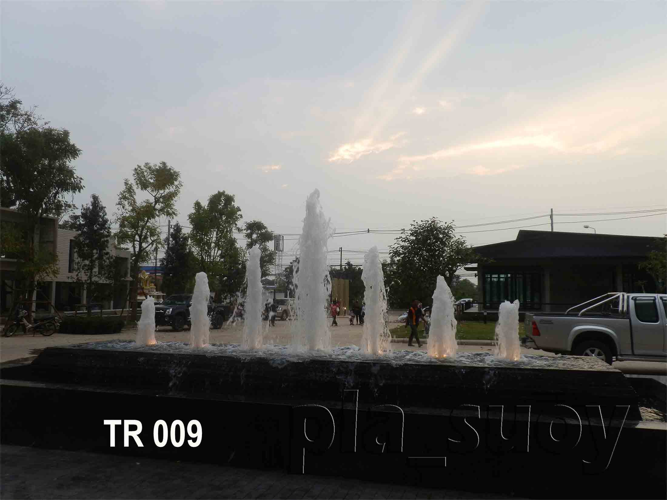 บ่อน้ำพุ หน้าโรงแรม The River ที่ จ.นครพนม