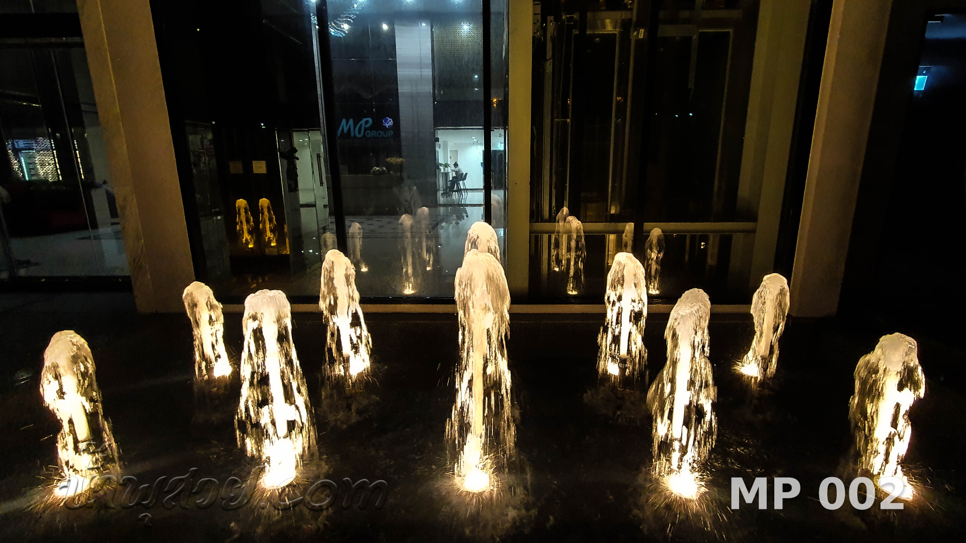 น้ำพุฟองเบียร์ เอ็มพี กรุ๊ป (ประเทศไทย) ประดิษฐ์มนูธรรม