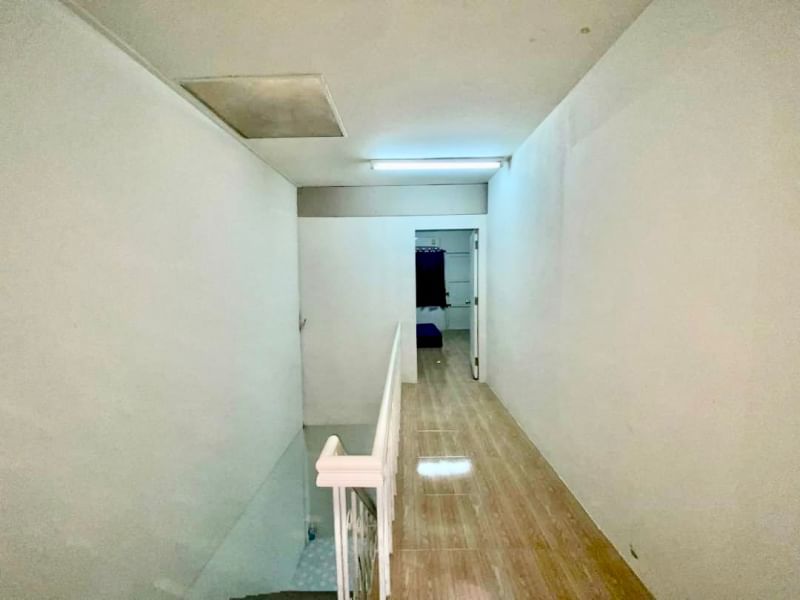 ขายทาวน์เฮ้าส์ 2 ชั้น ย่านศรีนครินทร์ พื้นที่ 16 ตรว. 2 ห้องนอน ขาย 2.5 ล้านบาท