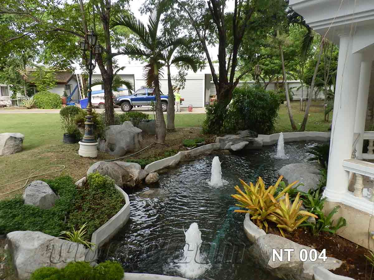 น้ำพุแต่งสวน บ่อ Free Form ต้นสน 6 หัว ที่บ้าน คุณานันทกุล