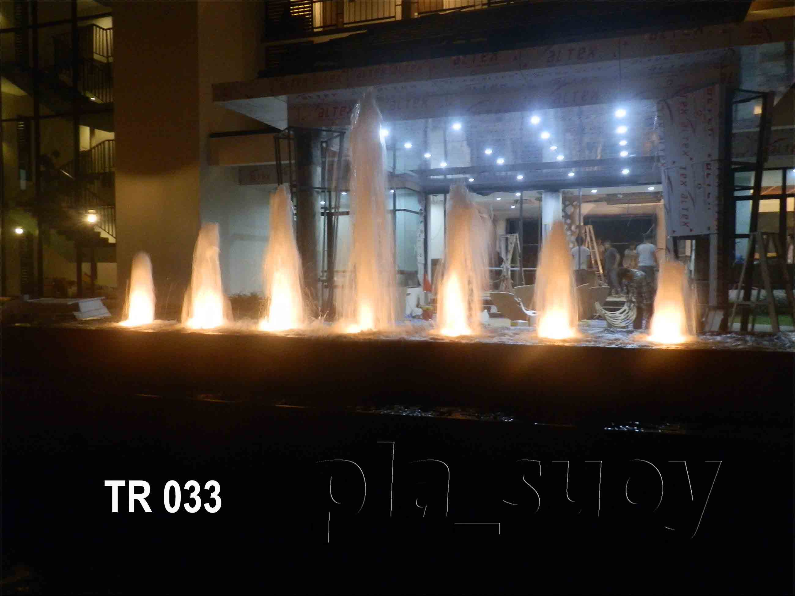 บ่อน้ำพุ หน้าโรงแรม The River ที่ จ.นครพนม