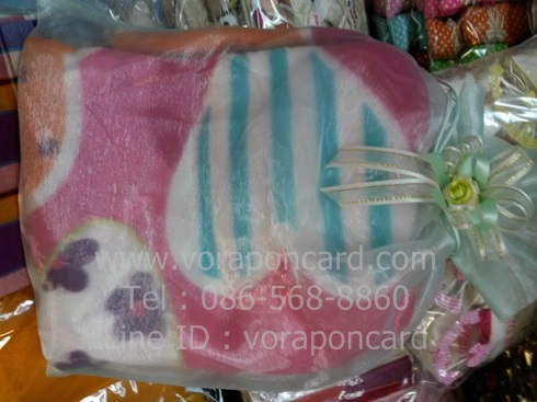 ผ้าห่มพลีซเนื้อดีใส่ถุงผ้าไหมไทยพร้อมโบว์