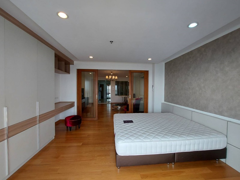 ให้เช่าคอนโด สเตท ทาวเวอร์ คอนโดมิเนียม พื้นที่ 68.23 ตรม. 1 ห้องนอน เช่า 28,000 บ/ด