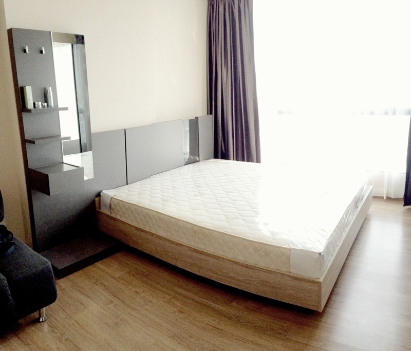 ให้เช่าคอนโด เดอะ ทรี อินเตอร์เชนจ์ พื้นที่ 30 ตร.ม. Studio ให้เช่า 8,700 บ/ด (รวมอินเตอร์เน็ต)