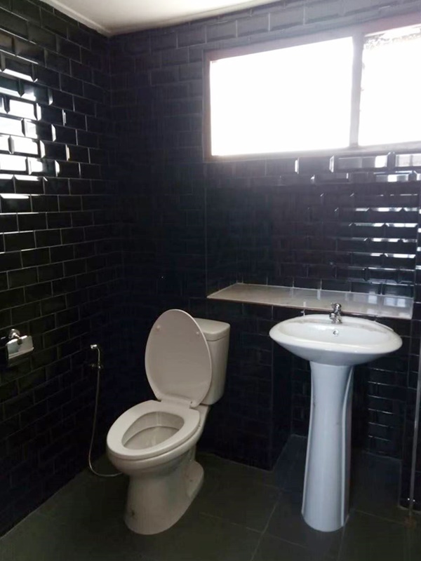 ให้เช่าทาวน์เฮ้าส์ 4 ชั้น ย่านเอกมัย พื้นที่ 23 ตรว. 5 ห้องนอน เช่า 60,000 บ/ด