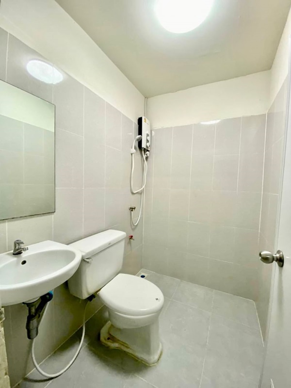 ขายทาวน์เฮ้าส์ 2 ชั้น ย่านศรีนครินทร์ พื้นที่ 16 ตรว. 2 ห้องนอน ขาย 2.5 ล้านบาท