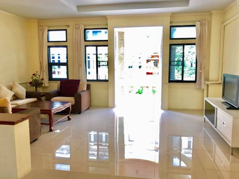 ให้เช่าทาวน์เฮ้าส์ 4 ชั้น ย่านสุขุมวิท พื้นที่ 380 ตรม. 3 ห้องนอน เช่า 65,000 บ/ด