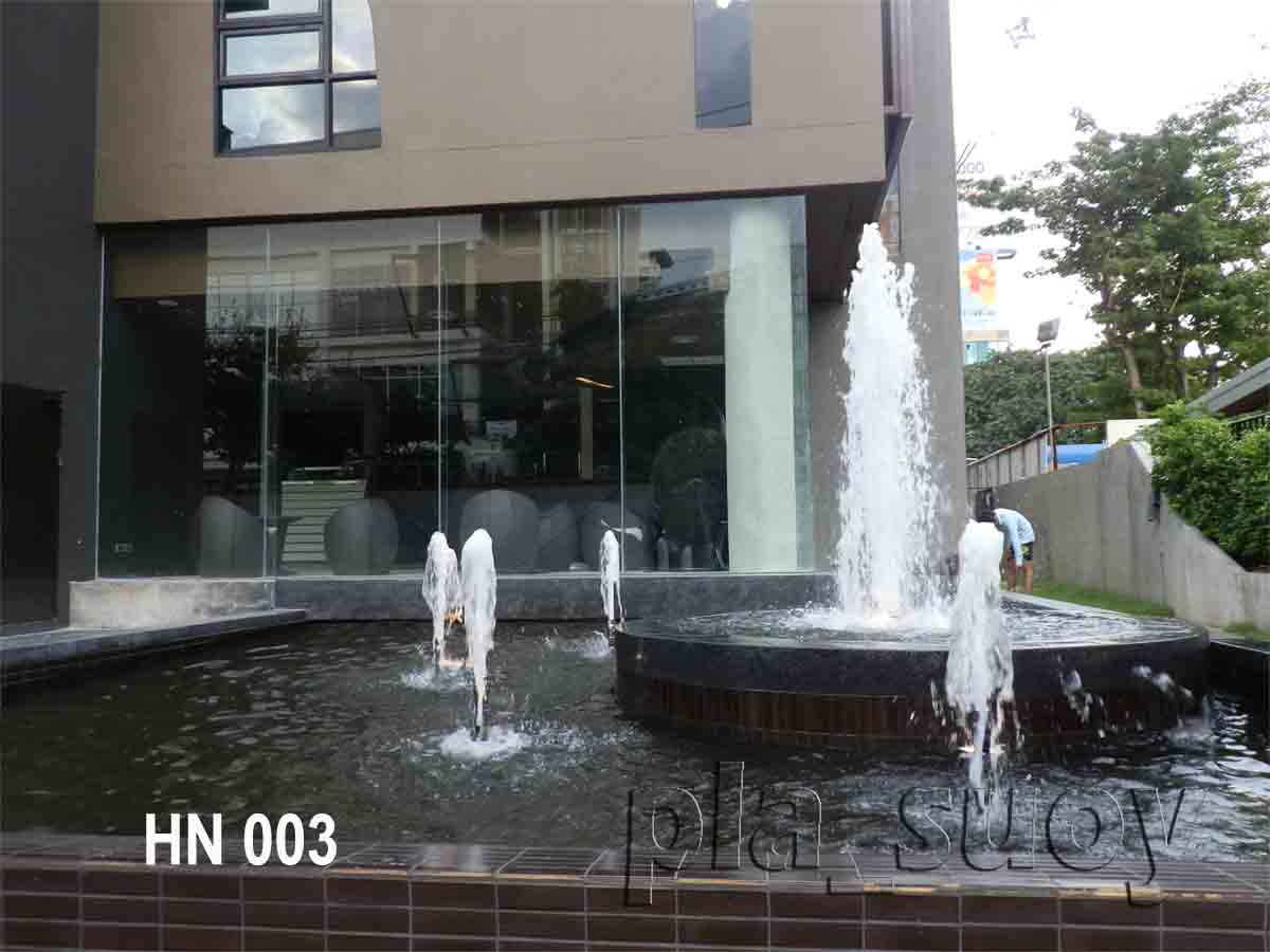 น้ำพุ ฮวงจุ้ย ด้านหน้าโรงแรม 9-41 ริม ถ.พระราม 9